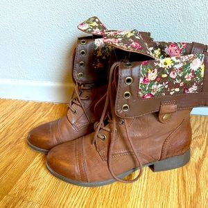 Lace up boot